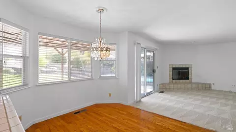 Living - 2133 Hillridge Dr, Fairfield, CA 94534 photo 4 of 7