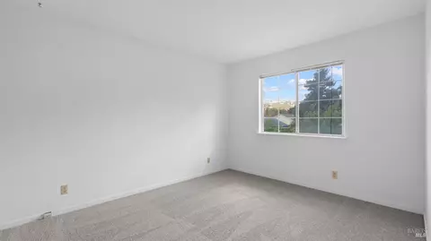 Bedroom - 2133 Hillridge Dr, Fairfield, CA 94534 photo 7 of 10