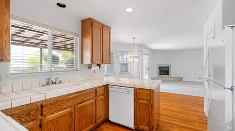 Kitchen - 2133 Hillridge Dr, Fairfield, CA 94534 photo 2 of 4
