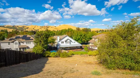 View/Area - 2133 Hillridge Dr, Fairfield, CA 94534 photo 2 of 3