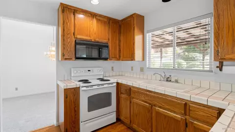 Kitchen - 2133 Hillridge Dr, Fairfield, CA 94534 photo 3 of 4