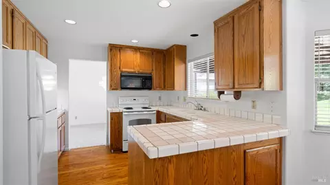 Kitchen - 2133 Hillridge Dr, Fairfield, CA 94534 photo 4 of 4