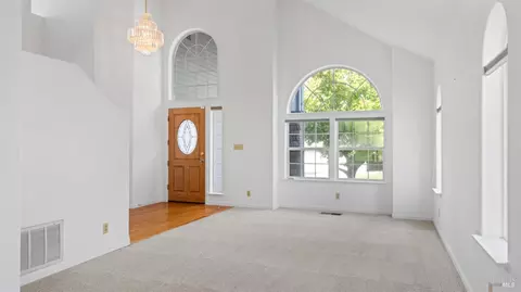 Living - 2133 Hillridge Dr, Fairfield, CA 94534 photo 3 of 7