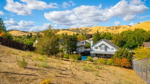 Exterior - 2133 Hillridge Dr, Fairfield, CA 94534 photo 15 of 19