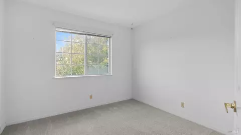 Bedroom - 2133 Hillridge Dr, Fairfield, CA 94534 photo 9 of 10