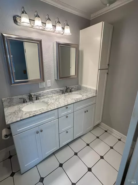 Bath - 445 Lighthouse Dr, Vallejo, CA 94590 photo 3 of 3