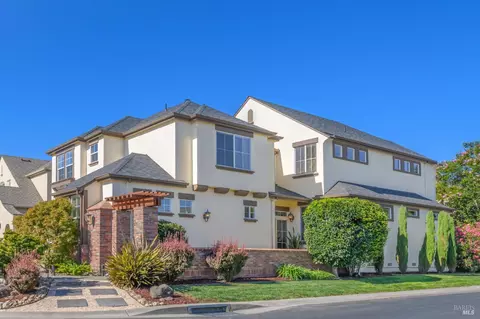 2 Wedgewood Ct, Petaluma, CA 94954