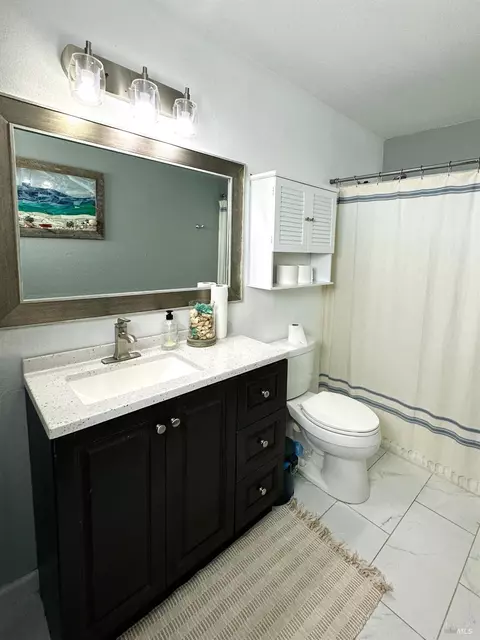 Bath - 172 Courtyards E, Windsor, CA 95492 photo 1 of 1