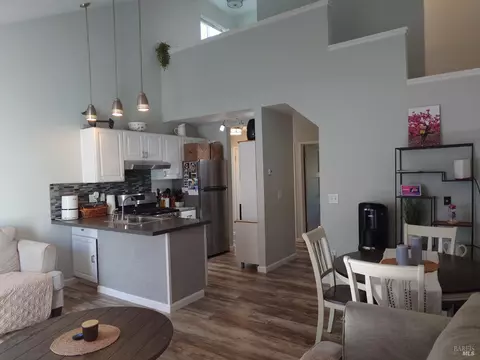 Kitchen - 172 Courtyards E, Windsor, CA 95492 photo 4 of 4