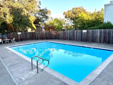 Exterior - 172 Courtyards E, Windsor, CA 95492 photo 4 of 4