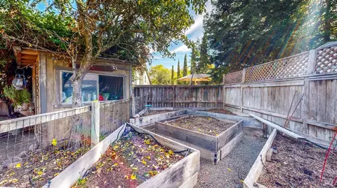 Exterior - 87 Leighann Pl, Windsor, CA 95492 photo 13 of 19
