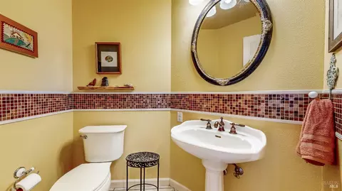 Bath - 87 Leighann Pl, Windsor, CA 95492 photo 1 of 5