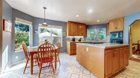 Kitchen - 87 Leighann Pl, Windsor, CA 95492 photo 6 of 6