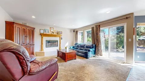 Living - 87 Leighann Pl, Windsor, CA 95492 photo 3 of 3