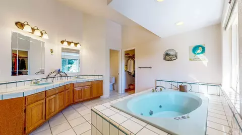 Bath - 87 Leighann Pl, Windsor, CA 95492 photo 2 of 5
