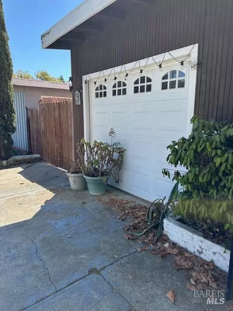 237 Grapewood St, Vallejo, CA 94591 photo 2