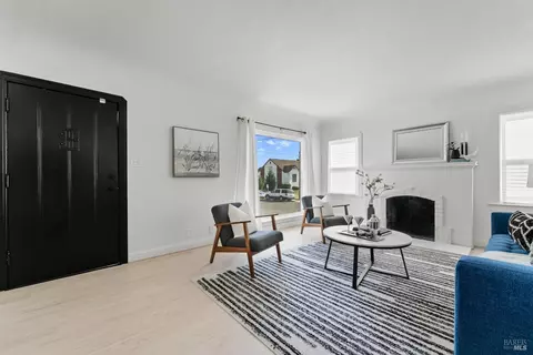 Entry Way - 1402 Rice St, Vallejo, CA 94590 photo 3 of 9