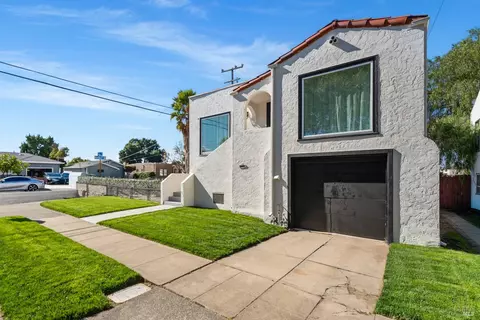 Exterior - 1402 Rice St, Vallejo, CA 94590 photo 3 of 9