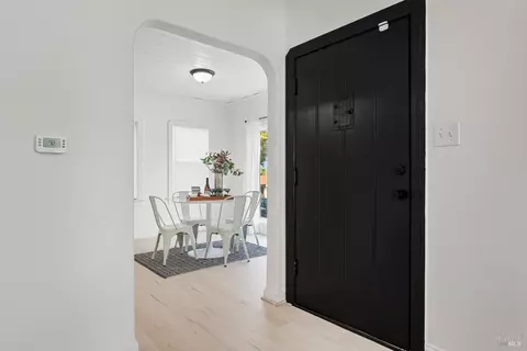 Entry Way - 1402 Rice St, Vallejo, CA 94590 photo 4 of 9