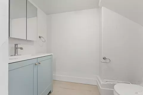 Bath - 1402 Rice St, Vallejo, CA 94590 photo 5 of 5