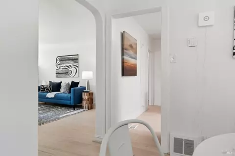 Entry Way - 1402 Rice St, Vallejo, CA 94590 photo 5 of 9