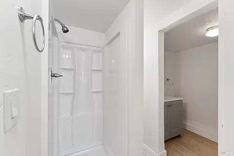 Bath - 1402 Rice St, Vallejo, CA 94590 photo 3 of 5