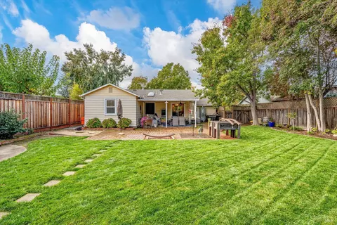 Exterior - 856 5th St W, Sonoma, CA 95476 photo 5 of 17