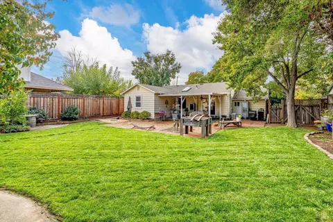 Exterior - 856 5th St W, Sonoma, CA 95476 photo 6 of 17