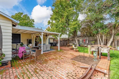 Exterior - 856 5th St W, Sonoma, CA 95476 photo 12 of 17