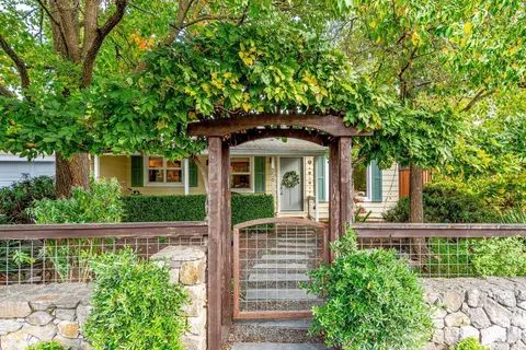 856 5th St W, Sonoma, CA 95476