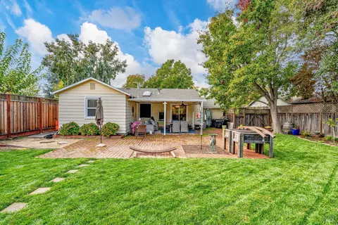 Exterior - 856 5th St W, Sonoma, CA 95476 photo 9 of 17
