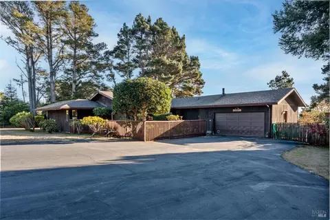 45151 Cypress Dr, Mendocino, CA 95460