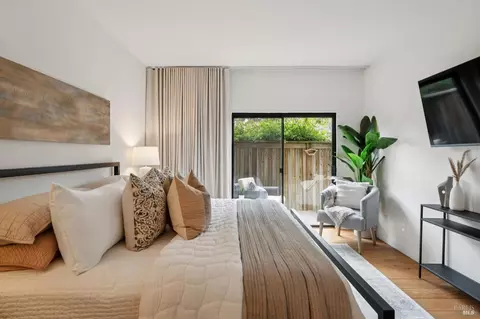 Bedroom - 121 Eucalyptus Knoll St, Mill Valley, CA 94941 photo 2 of 6