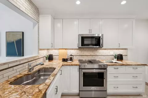 Kitchen - 121 Eucalyptus Knoll St, Mill Valley, CA 94941 photo 2 of 4