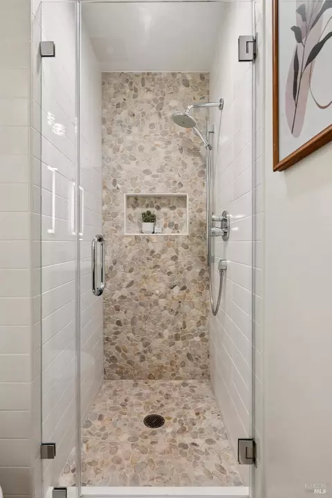 Bath - 121 Eucalyptus Knoll St, Mill Valley, CA 94941 photo 5 of 5