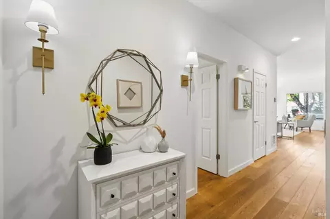 Entry Way - 121 Eucalyptus Knoll St, Mill Valley, CA 94941 photo 1 of 3