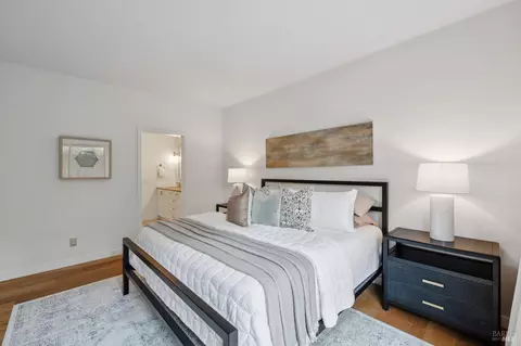 Bedroom - 121 Eucalyptus Knoll St, Mill Valley, CA 94941 photo 3 of 6