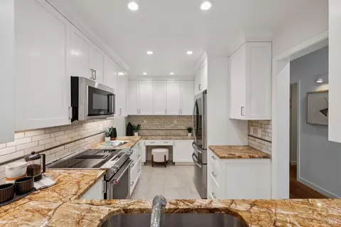 Kitchen - 121 Eucalyptus Knoll St, Mill Valley, CA 94941 photo 1 of 4