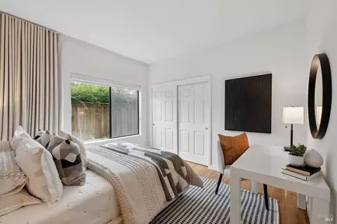 Bedroom - 121 Eucalyptus Knoll St, Mill Valley, CA 94941 photo 4 of 6