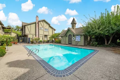 945 Hunt Ave, Saint Helena, CA 94574