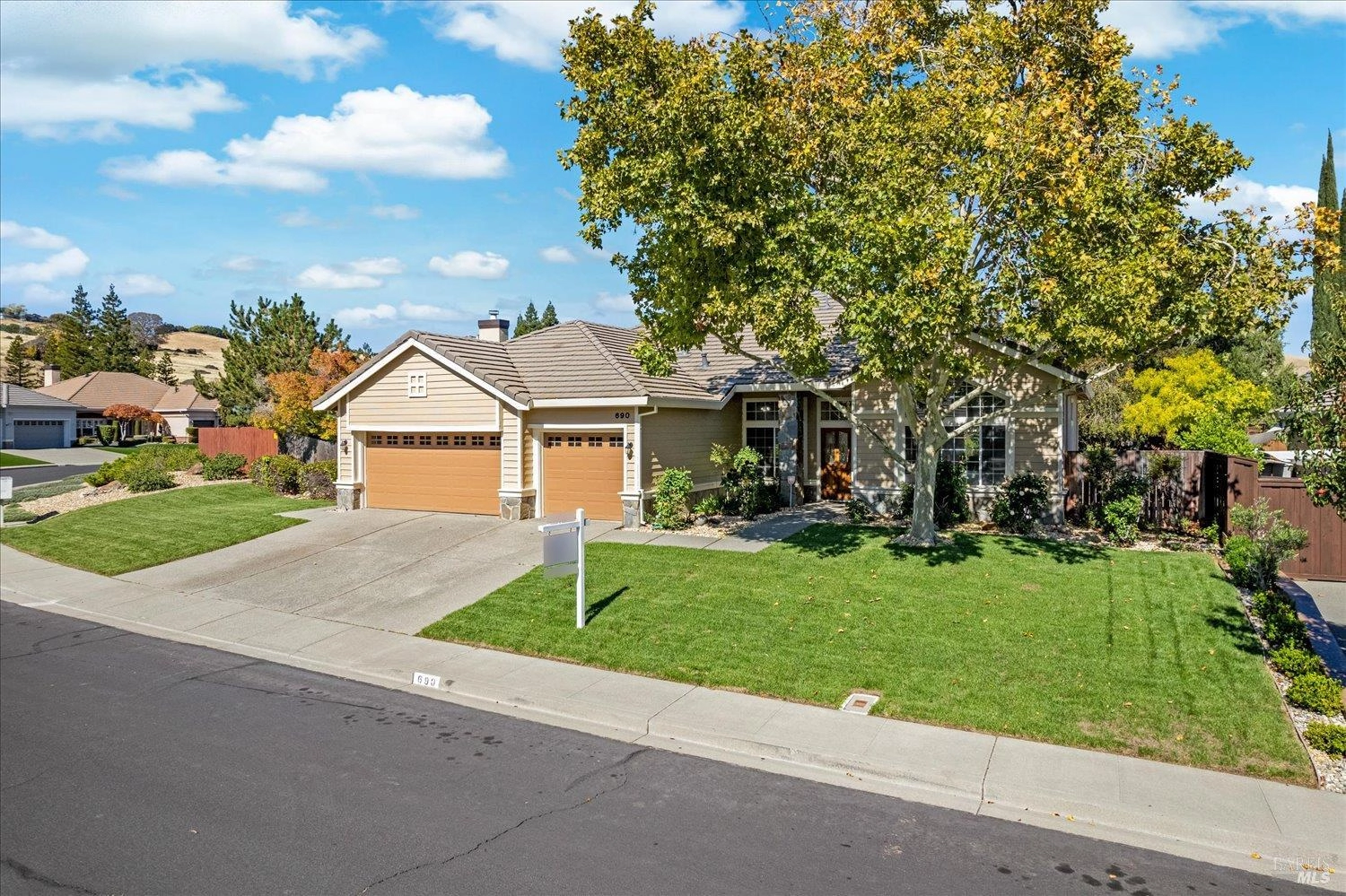 690 Hillcrest Cir, Vacaville, CA 95688 | 67 Photos - Movoto