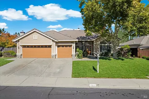 690 Hillcrest Cir, Vacaville, CA 95688