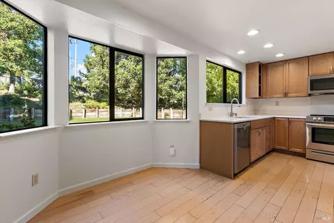 Kitchen - 103 Breezewalk Dr, Vallejo, CA 94591 photo 4 of 5