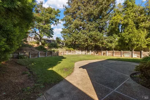 Exterior - 103 Breezewalk Dr, Vallejo, CA 94591 photo 4 of 9