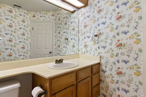 Bath - 103 Breezewalk Dr, Vallejo, CA 94591 photo 1 of 6