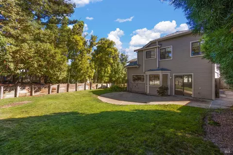 Exterior - 103 Breezewalk Dr, Vallejo, CA 94591 photo 5 of 9