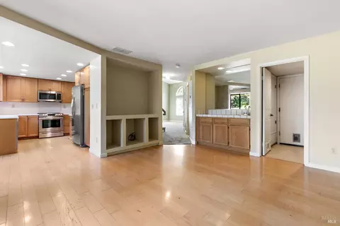 Living - 103 Breezewalk Dr, Vallejo, CA 94591 photo 7 of 8