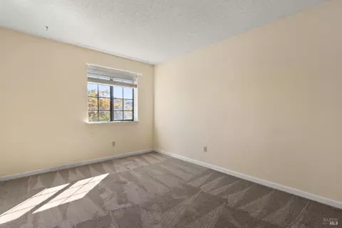 Bedroom - 103 Breezewalk Dr, Vallejo, CA 94591 photo 4 of 5