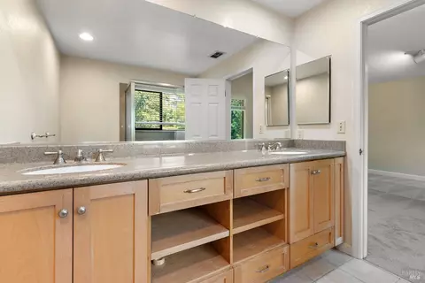 Bath - 103 Breezewalk Dr, Vallejo, CA 94591 photo 3 of 6