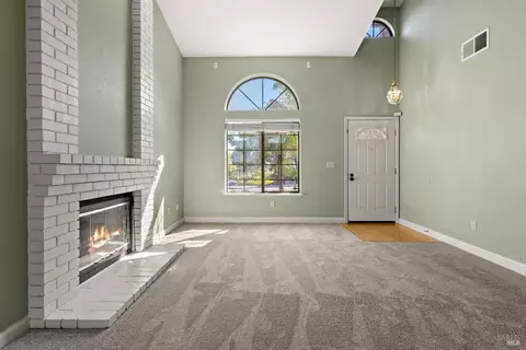 Living - 103 Breezewalk Dr, Vallejo, CA 94591 photo 3 of 8